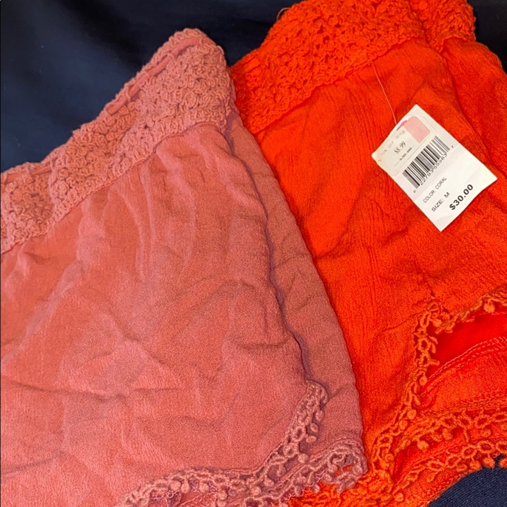 2x Flowy Shorts